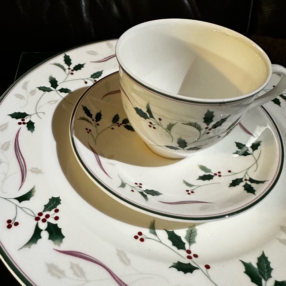 Holiday Splendor by Mikasa. 3 pc set Bone China Y1025 place setting fo… - Picture 3 of 10